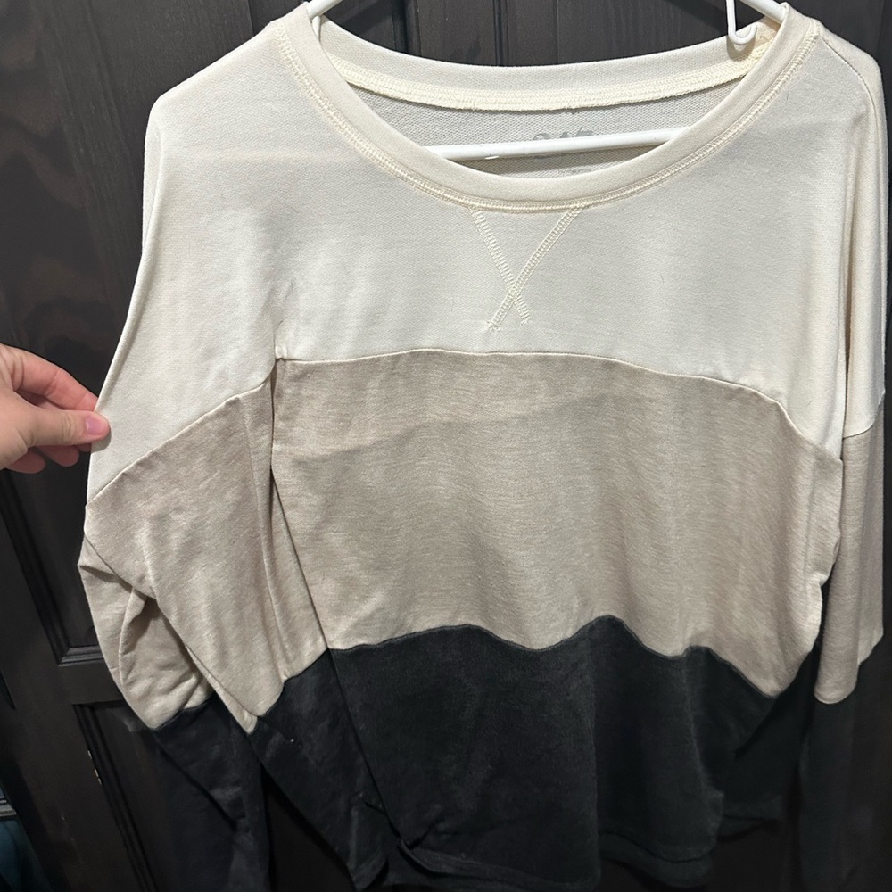 Maurices Women's Cream, Tan, and Black Sweatshirt